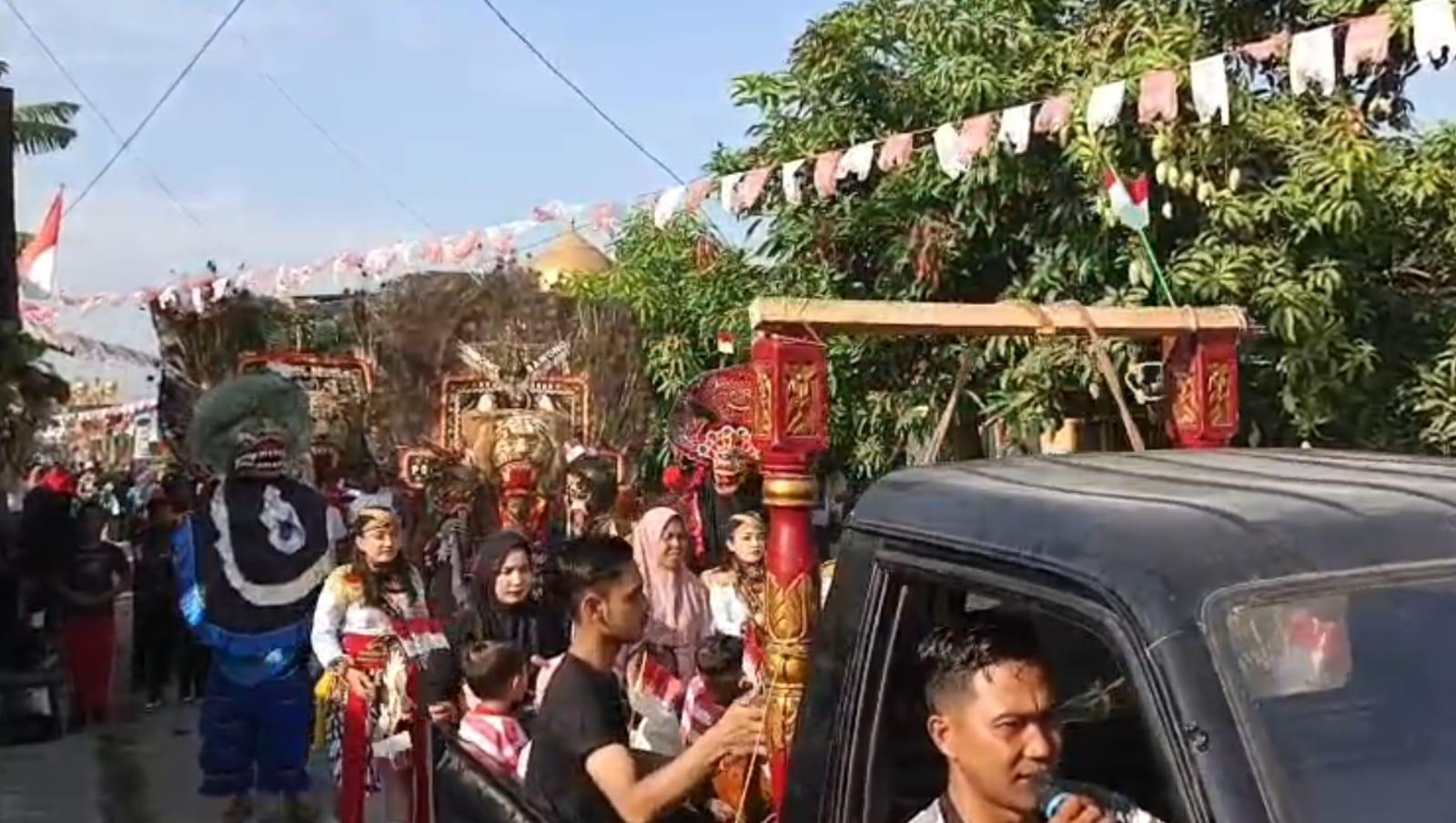 Karnaval Budaya Semarak HUT RI, Masyarakat Kelurahan Sentang Asahan Keliling Kampung Bawa Reog