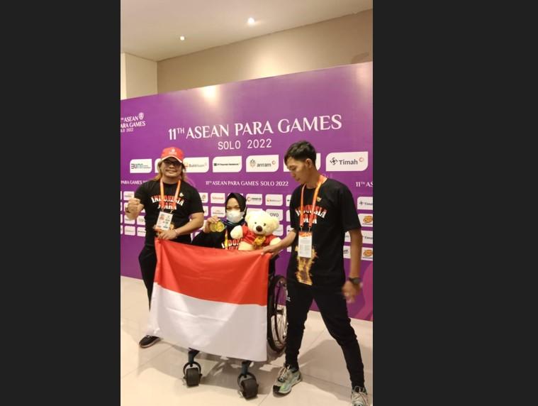 Paralifter-Sumut-Nurtani-Purba-saat-meraih-dua-medali-emas-di-Asean-Para_1.jpg