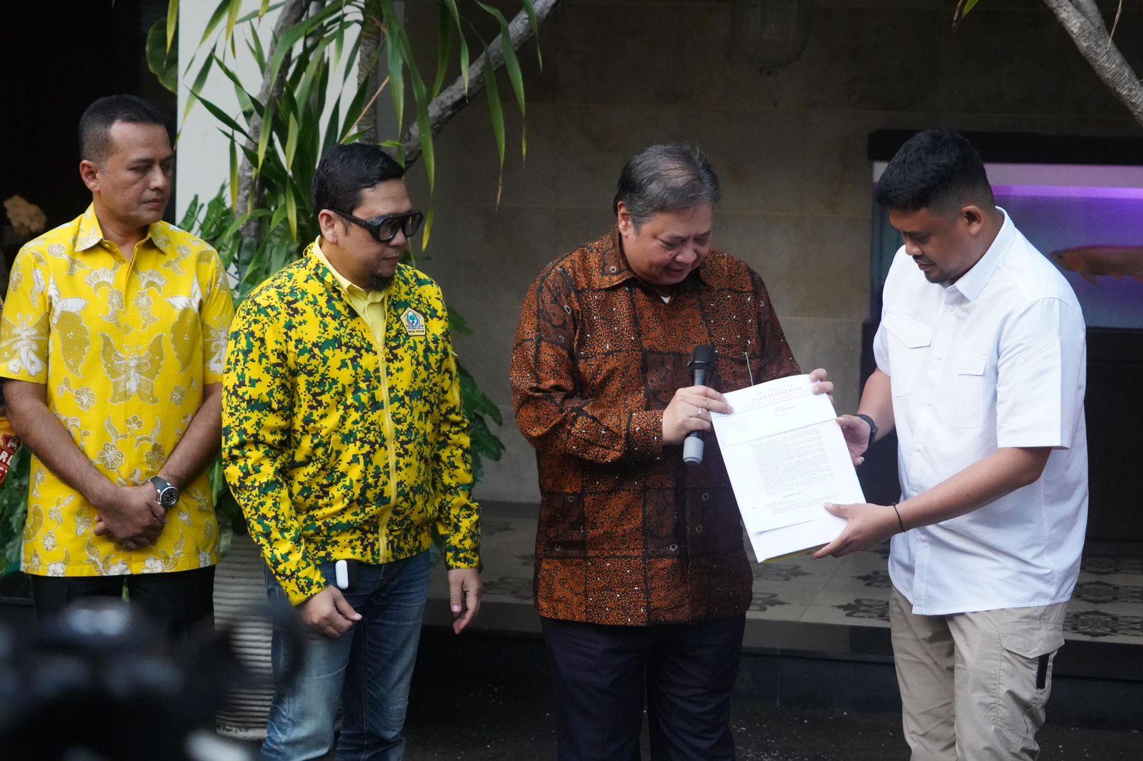 Partai-Golkar-secara-resmi-memberikan-dukungan-kepada-Bobby.jpg