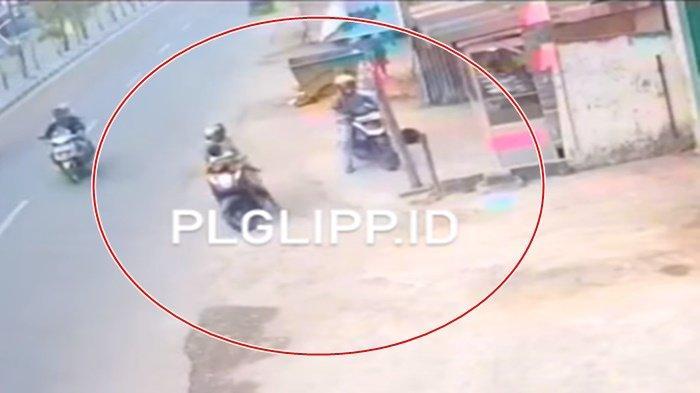 Pasutri-Terekam-Mencuri-Sepeda-Motor-di-Palembang.jpg