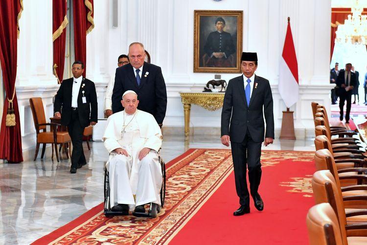 Paus-Fransiskus-dan-Presiden-Jokowi-di-Istana-Merdeka-2024.jpg