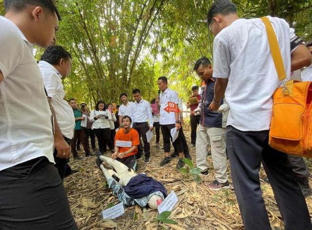 Pelaku-Herli-Fadli-Nasution-alias-Nanang-mengikuti-rekonstruksi-pembunuhan-siswa-di-Sergai.jpg
