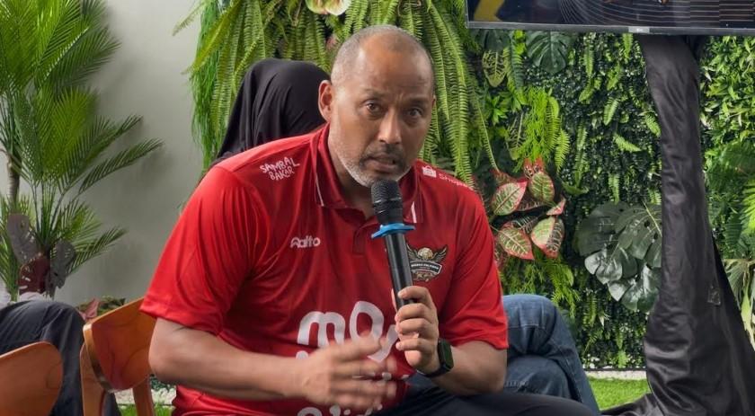 Pelatih-Medan-Falcons-Marcos-Sugiyama-ketika-menyampaikan-targetnya-di-launching.jpg