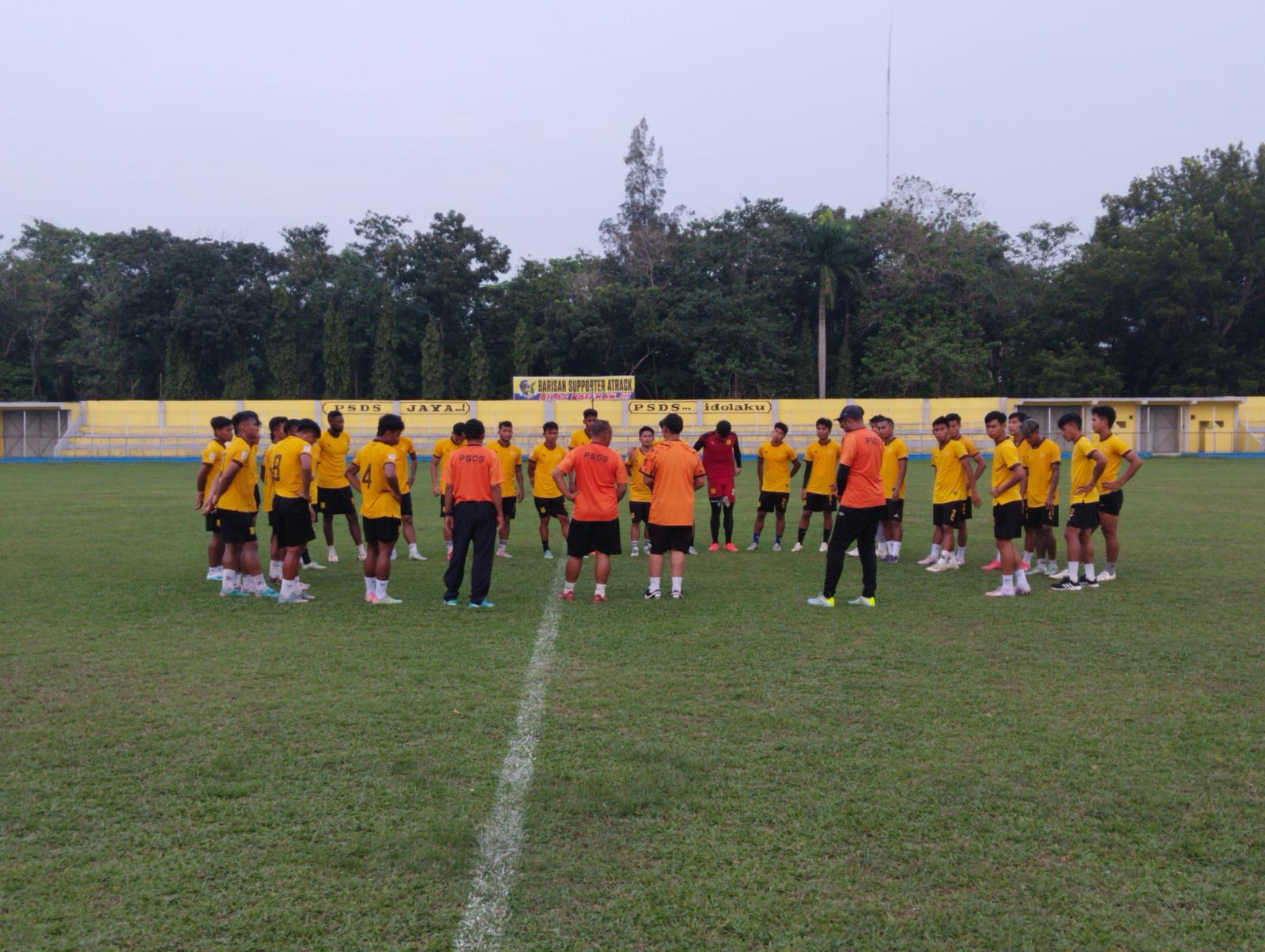 JELANG Laga dengan Semen Padang, Pelatih Zefrizal Terus Memperbaiki Timnya