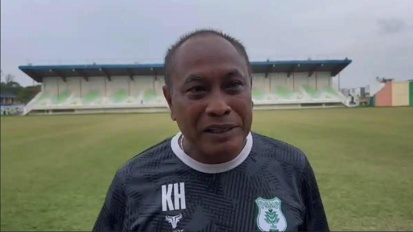 Pelatih-PSMS-Medan-Kas-Hartadi-ketika-diwawancarai-Tribun_1.jpg