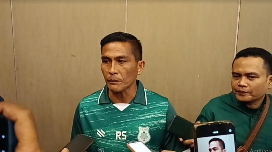 Pelatih-PSMS-Medan-Ridwan-Saragih_Ridwan-Saragih-diminta-mundur_.jpg
