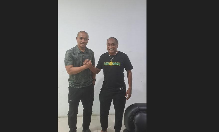 Pelatih-baru-PSMS-Medan-Eko-Purdjianto-kiri-dan-eks-pelatih-PSMS-Kas-Hartadi.jpg