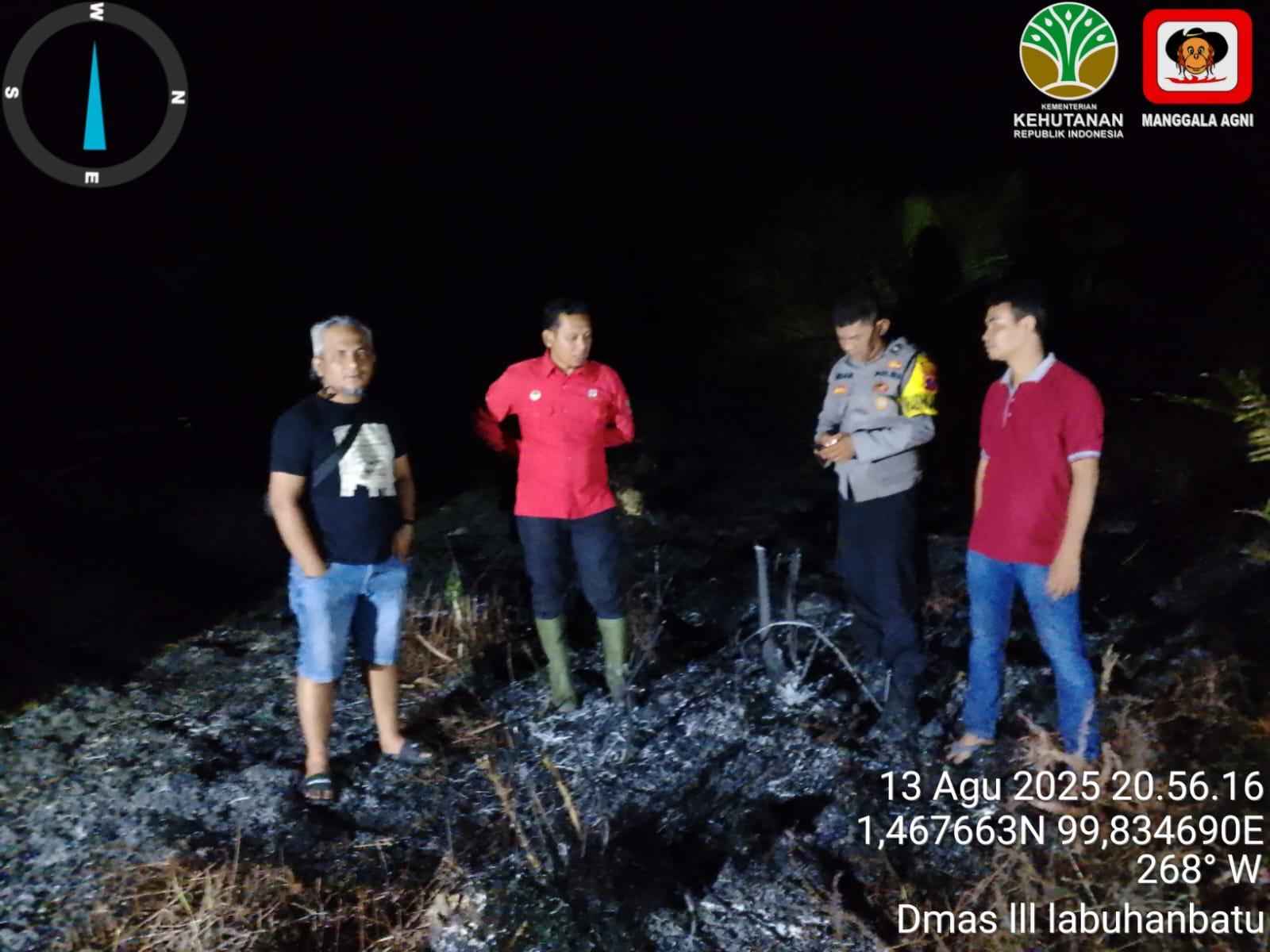 Kebakaran di Lahan Warga, Polsek Barteng Resor Palas Bersama Manggala Agni dan Warga Padamkan Api