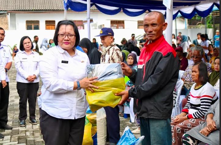 Ratusan Gelandangan dan Anak Terlantar Terima Bantuan Rehabilitasi Sosial Dasar dari Pemko Siantar - Tribun-medan.com