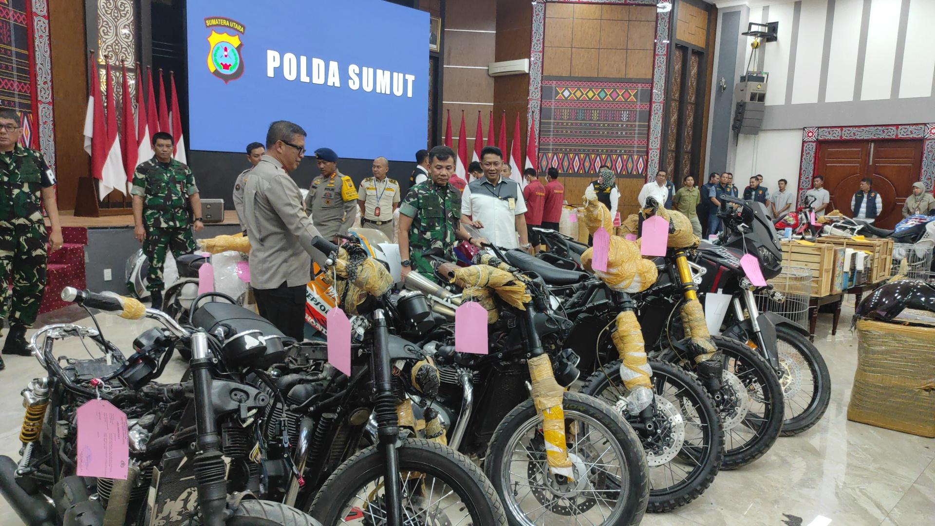 Penampakan-17-motor-gede-Moge-berbagai-merek-ilegal.jpg