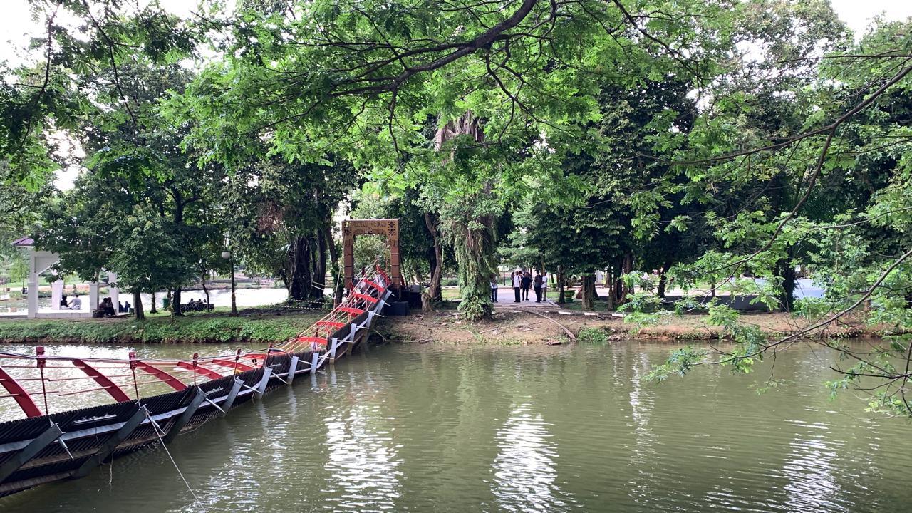 Penampakan-Jembatan-Taman-Cadika-yang-ambruk.jpg