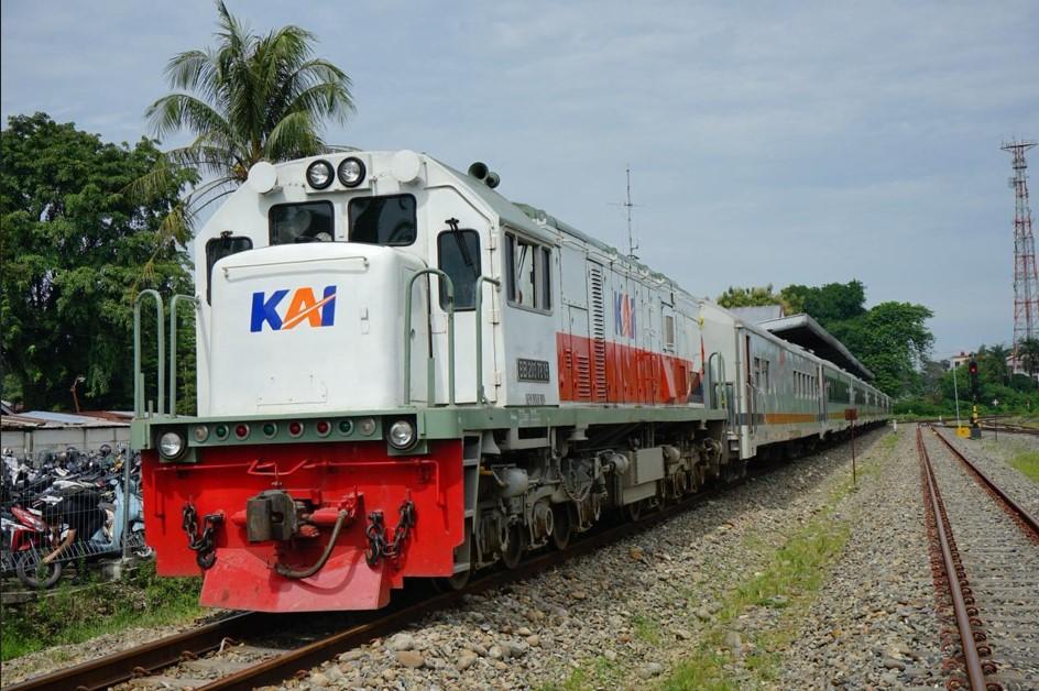 Penampakan-Kereta-Api-Srilelawangsa_111.jpg