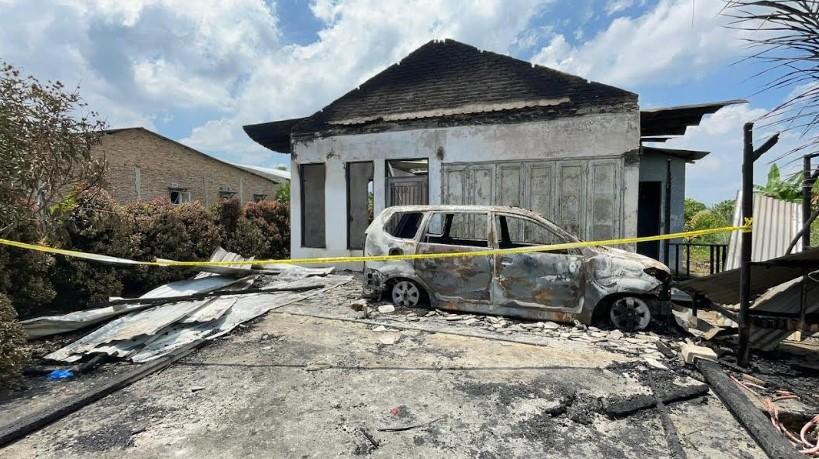 Penampakan-rumah-korban-yang-hangus-terbakar-Senin-27102025-dini-hari_11.jpg