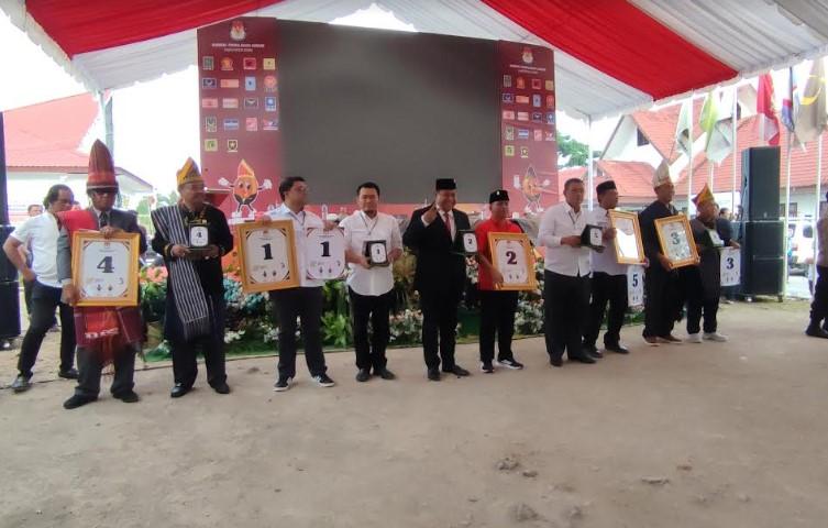 Pencabutan-nomor-urut-pasangan-calon-di-Kantor-KPU-Dairi_.jpg