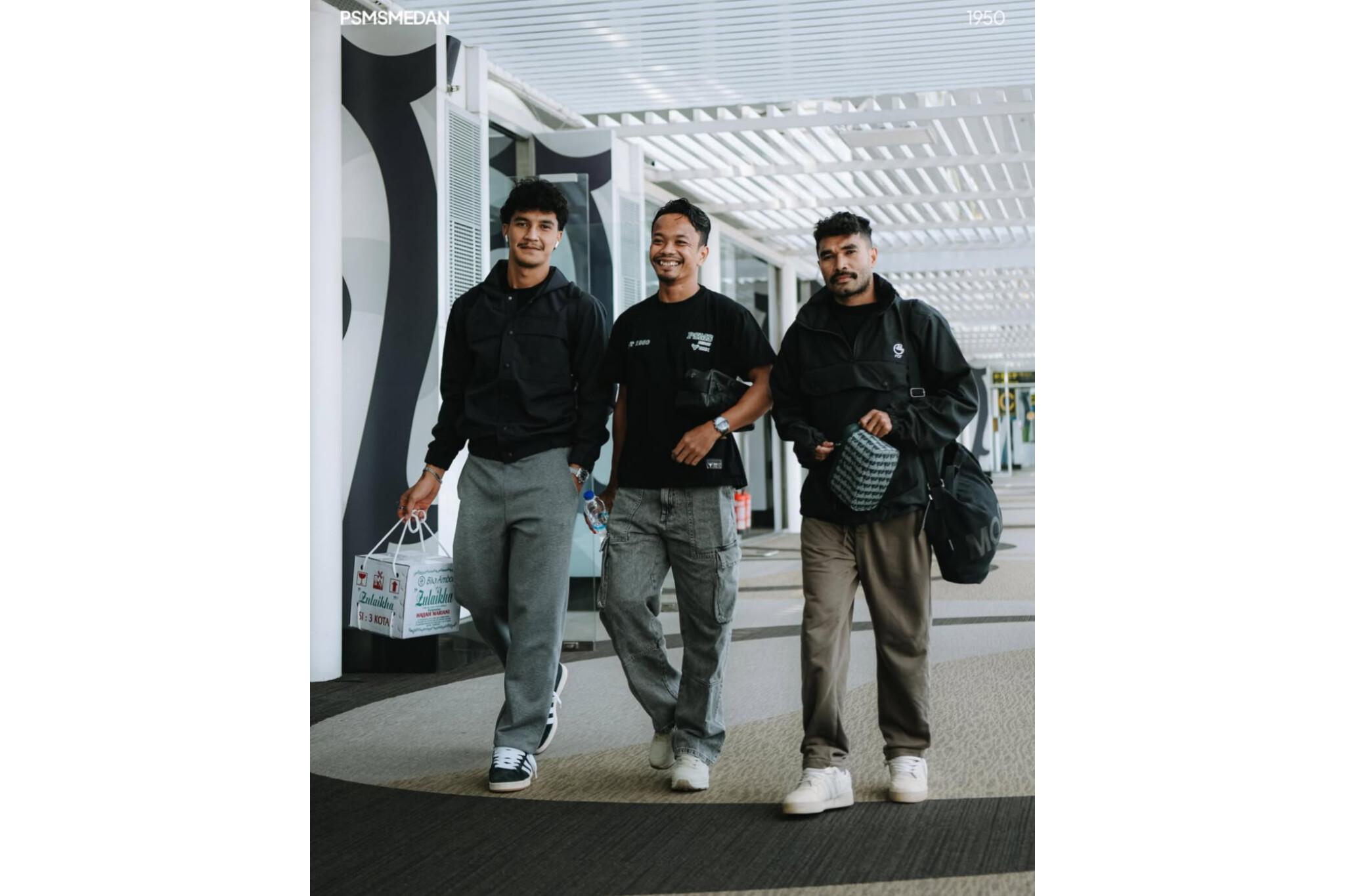 Penggawa-PSMS-Medan-Zikri-Ferdiansyah-kiri-M-Hidayat-tengah.jpg