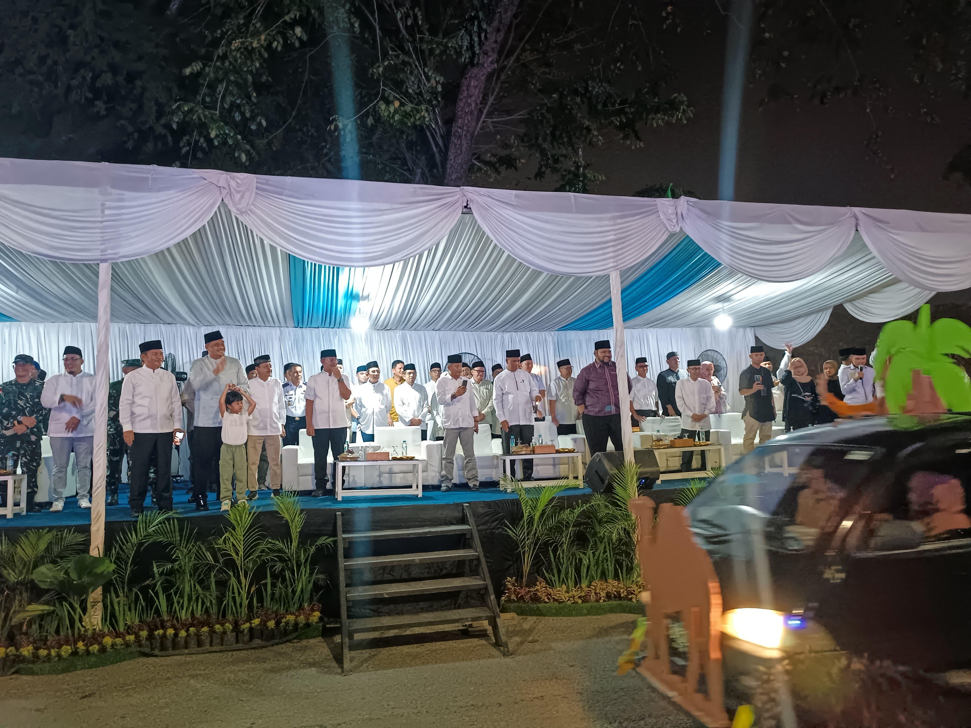 Masyarakat Medan Rayakan Malam Takbiran dengan Pawai Mobil Hias