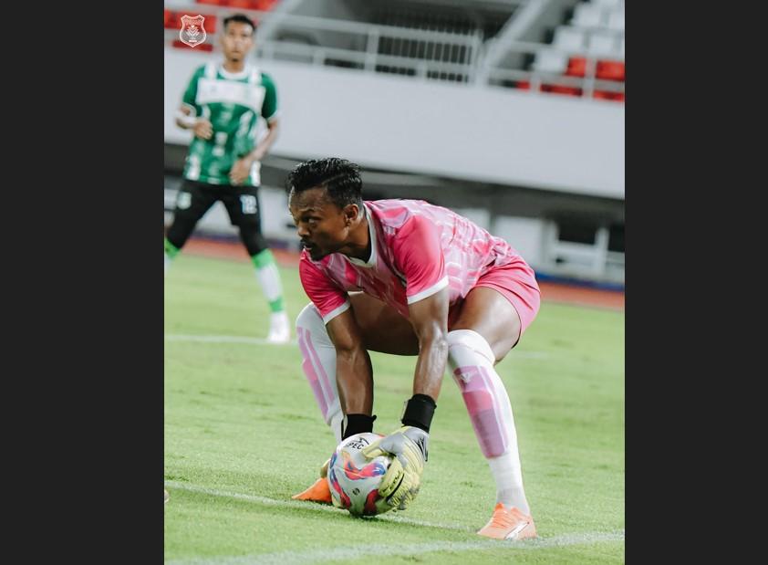 Penjaga-gawang-PSMS-Medan-Fakhrurrazi-Quba-ketika-latihan-di-Stadion-Mini.jpg
