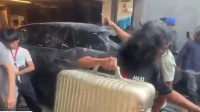 'Duit Rakyat' Teriakan Massa saat Menjarah Rumah Ahmad Sahroni Gegara Polemik 'Orang Tolol Sedunia'