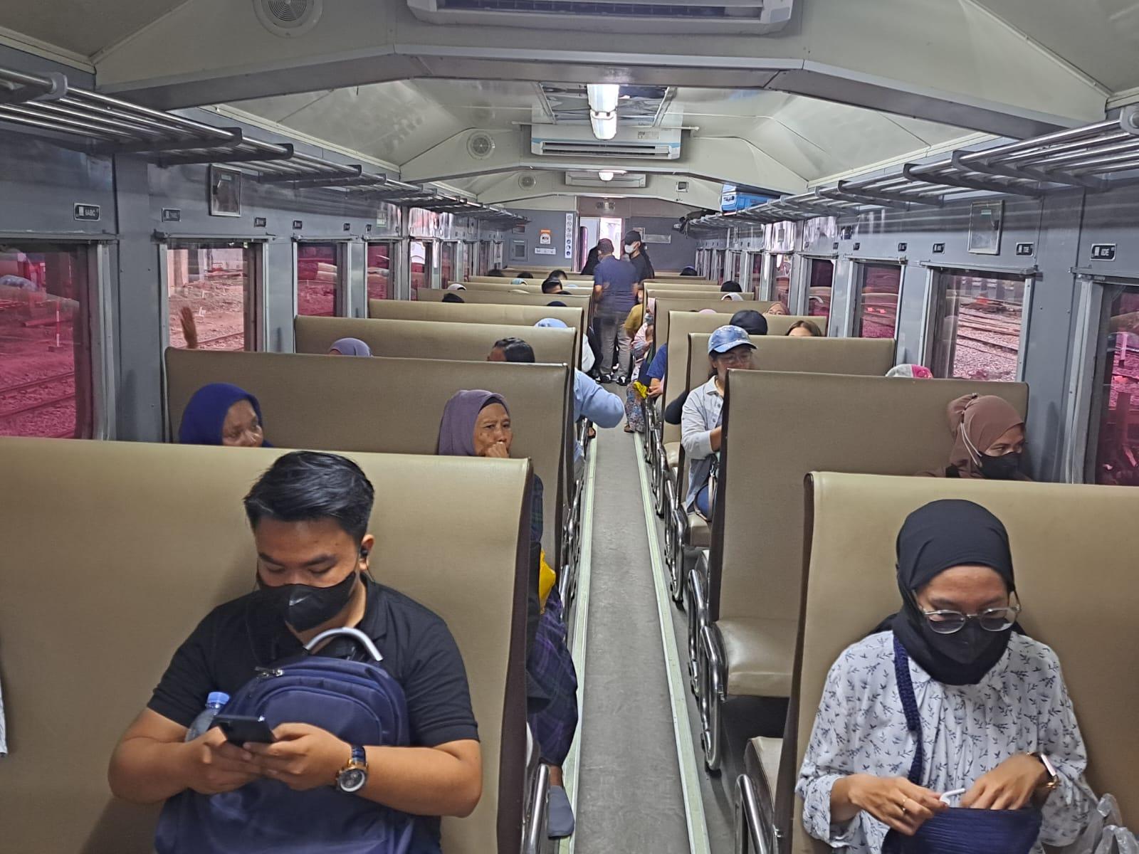 Penumpang-Kereta-Api-Jelang-Imlek-2023.jpg