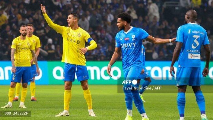 Penyerang-Nassr-asal-Portugal-07-Cristiano-Ronaldo-ke-3-kiri-bereaksi.jpg