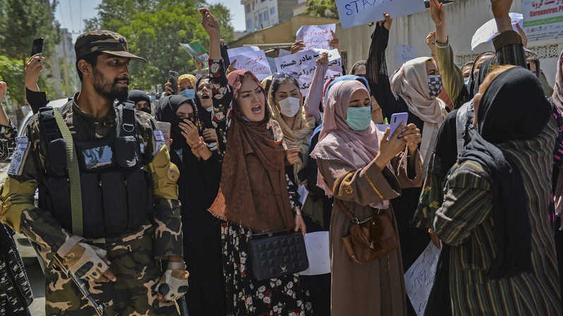 Perempuan-Afghanistan-melakukan-demonstrasi-setelah-pemerintahan-Taliban.jpg