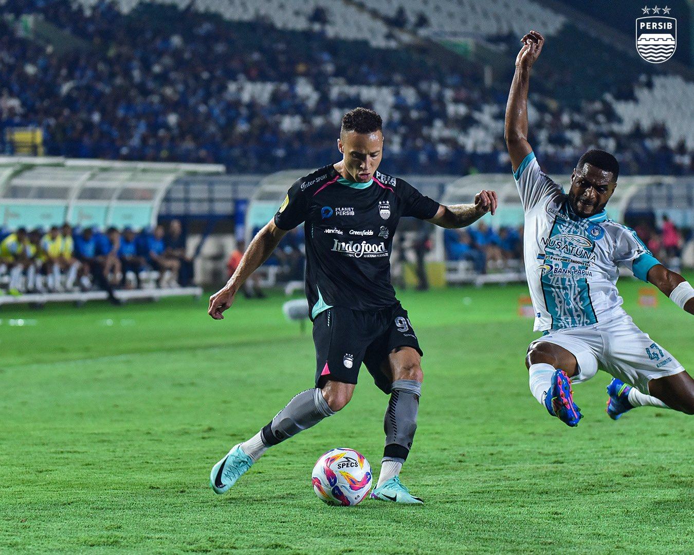 UPDATE Liga 1 Usai Persija dan PSM Menang, Persib Di Puncak Klasemen, Gustavo Almeida Top Skorer