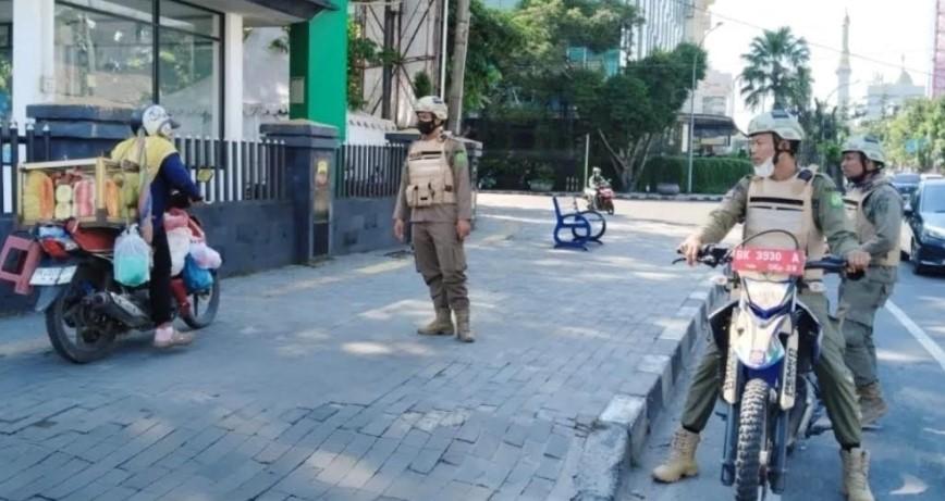 Personel-Satpol-PP-Medan-kini-rutin-patroli-menertibkan-Pedagang-Kaki-Lima.jpg