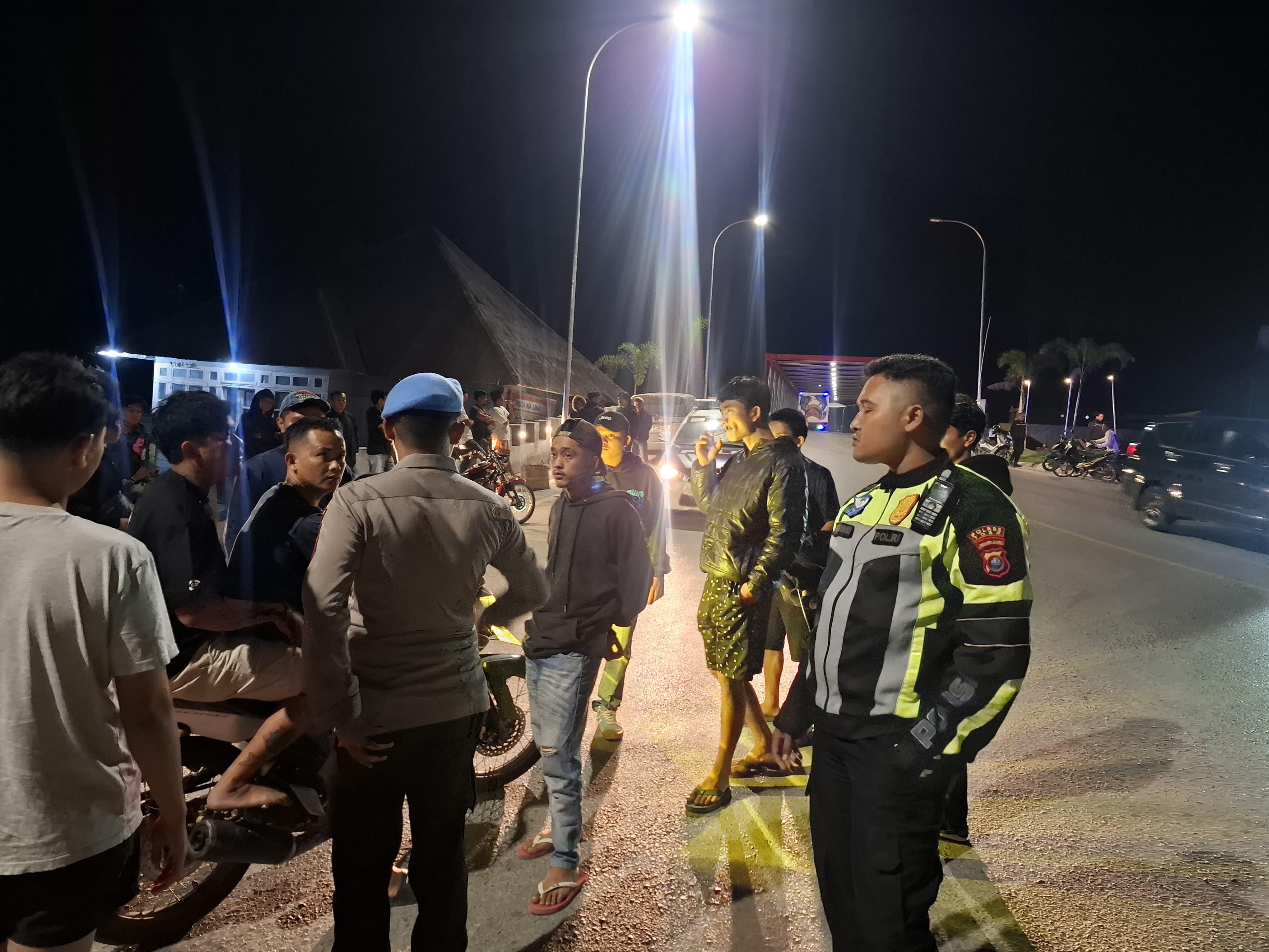 Personil-Polres-Toba-amankan-sejumlah-pelaku-keributan.jpg