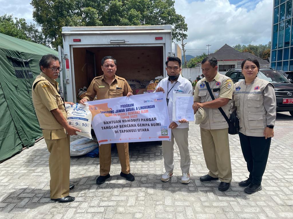 Perum-Bulog-Wilayah-Sumut-Salurkan-Bantuan-Korban-Gempa-Taput.jpg