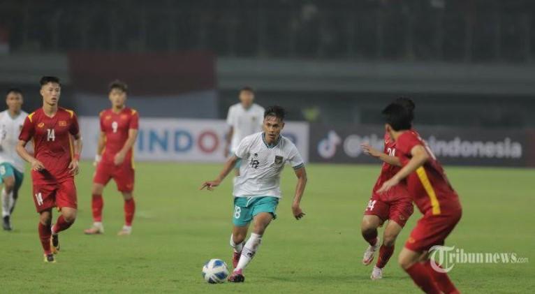 Pesepak-bola-Timnas-U19-Indonesia-Alfriyanto-Nico-Saputra_1.jpg