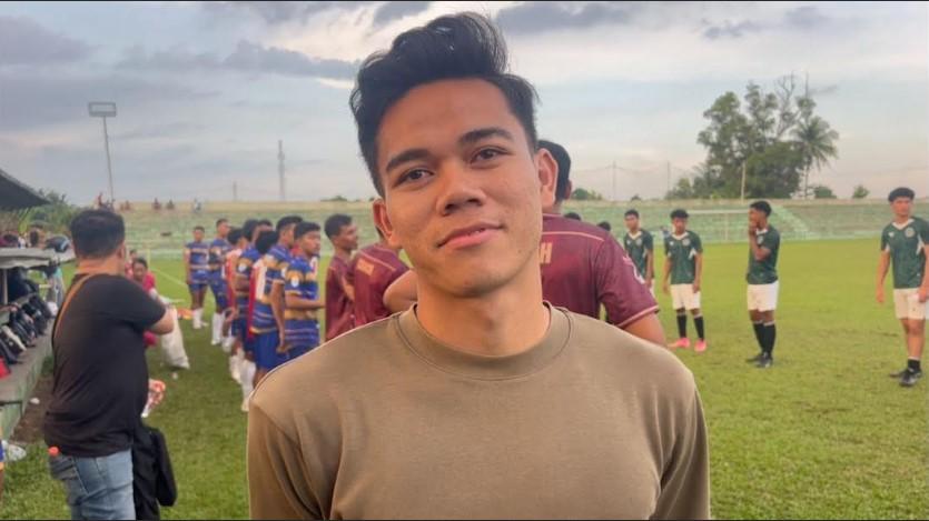 Pesepakbola-asal-SumutAdlin-Cahya-ketika-diwawancara-Tribun-Medan-di-Atas-TD-1.jpg