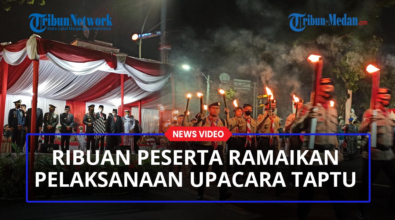 Peserta-Ramaikan-Pawai-Obor-Pada-Upacara-Taptu-Jelang-Hari-Kemerdekaan-RI-aa.jpg