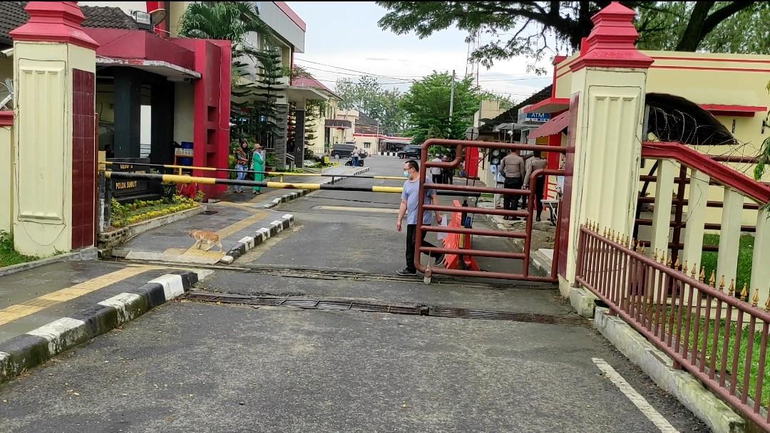 Pintu-Gerbang-Polda-Sumut-Diperketat-Desember-2022.jpg