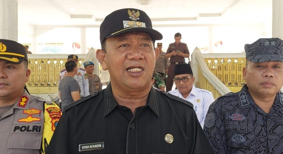 Plt-Bupati-LangkatSyahAfandindiwawancarai-wartawan-usai.jpg