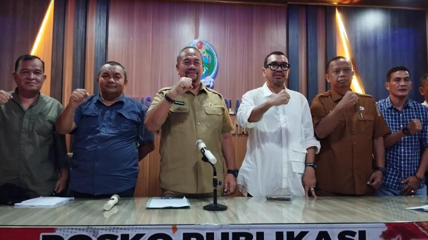 Plt-Ketua-Asprov-PSSI-Sumut-Arya-Sinulingga-Tengah-Tiga-Kanan-1.jpg
