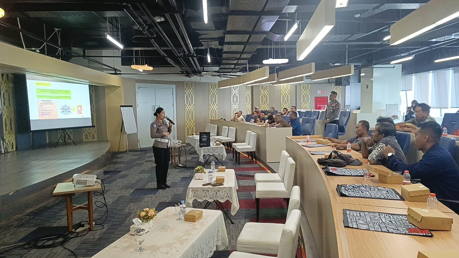 Polantas Menyapa, Sat Lantas Polres Pelabuhan Belawan Gelar Training Safety Truck Driving