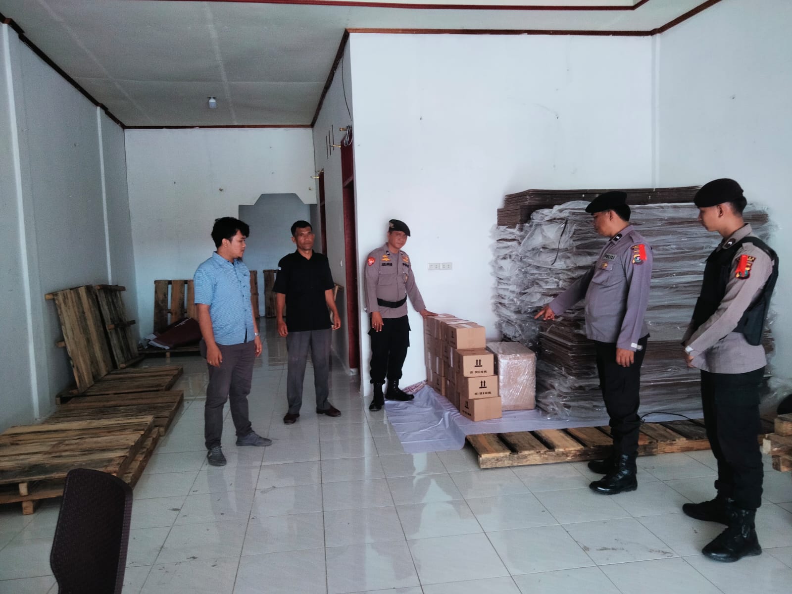 Polres-Samosir-Amankan-Logistik-Pemilu.jpg