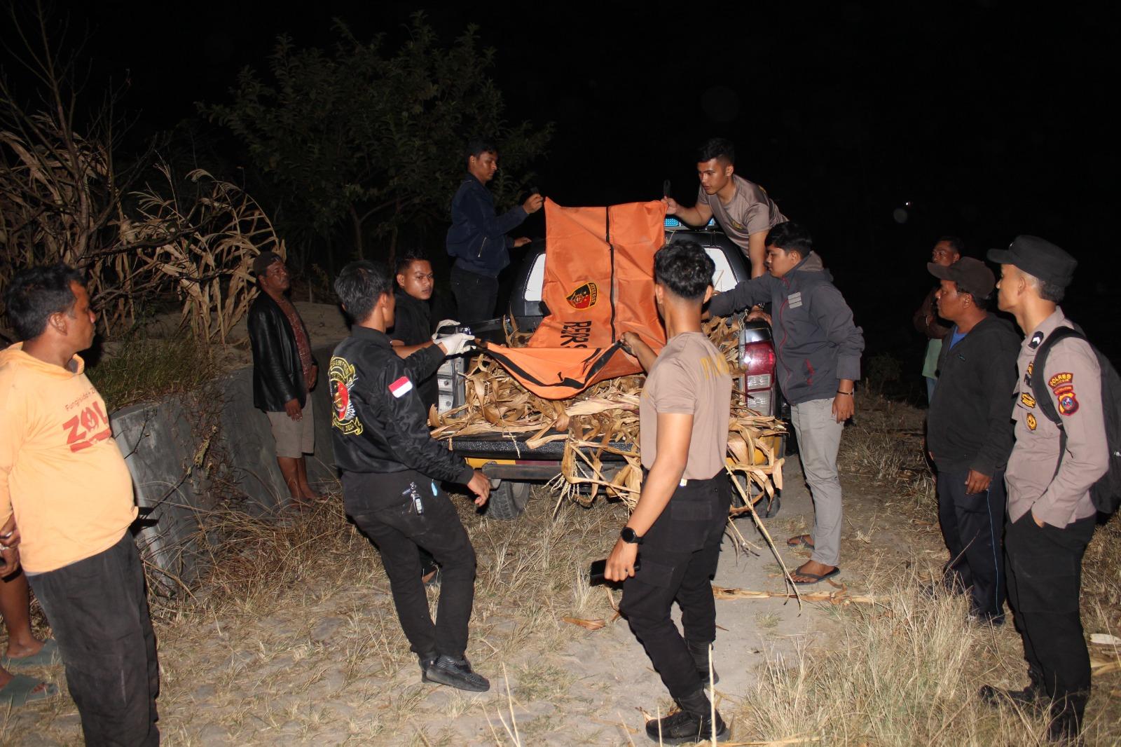 Polres-Samosir-evakuasi-mayat-wanita-inisial-NS-32-di-dalam.jpg