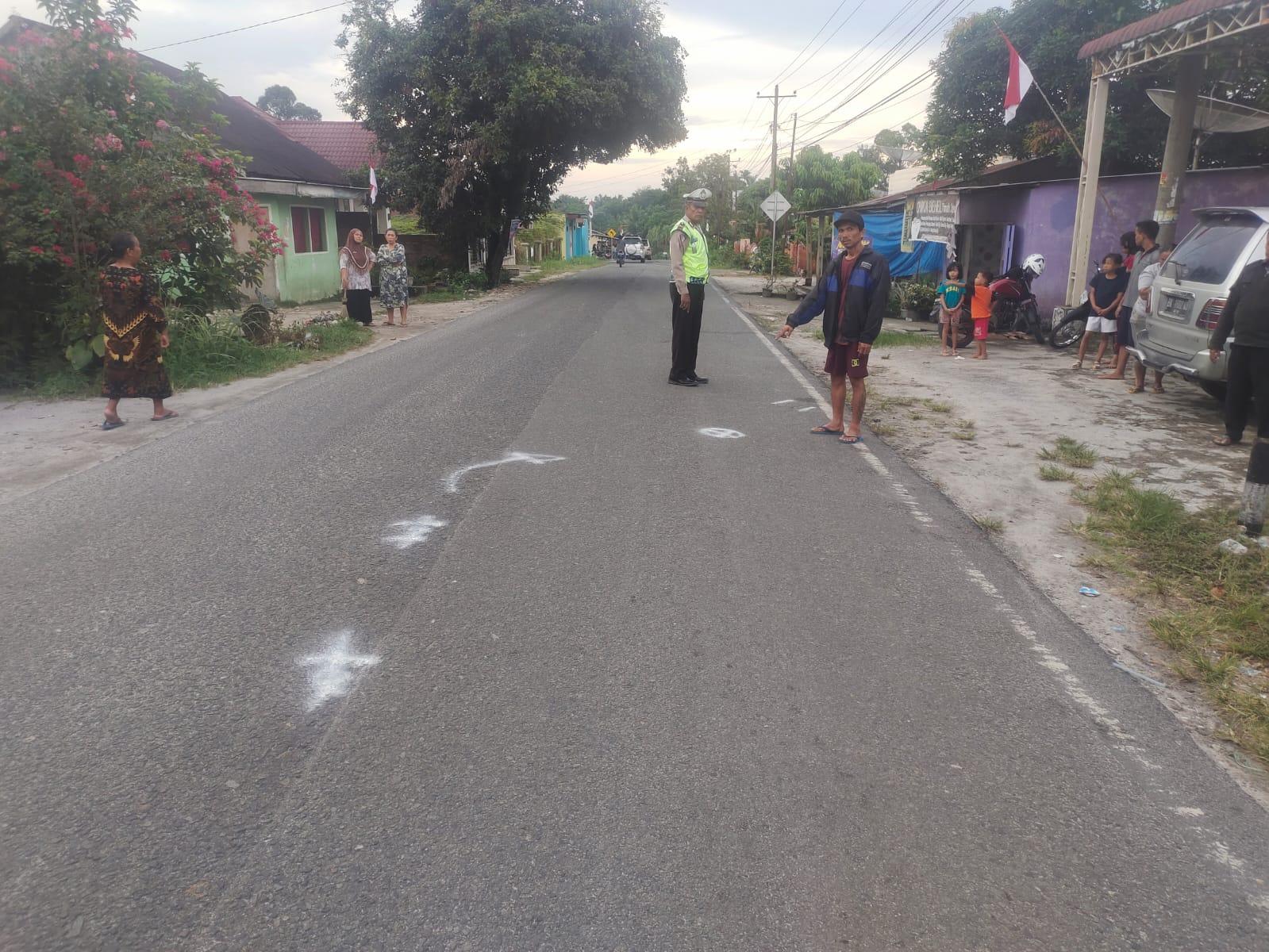 Tabrakan Sepeda Motor di Simalungun, Polsek Tanah Jawa Bantu Evakuasi dan Olah TKP Kecelakaan