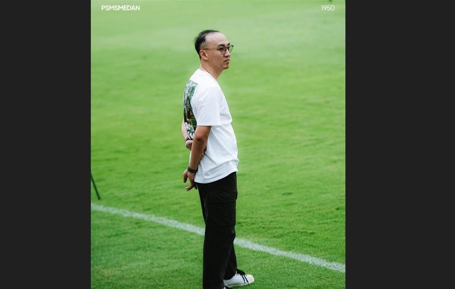 Presiden-Direktur-PSMS-Medan-Fendi-Jonathan-saat-meninjau-latihan-PSMS-Medan.jpg