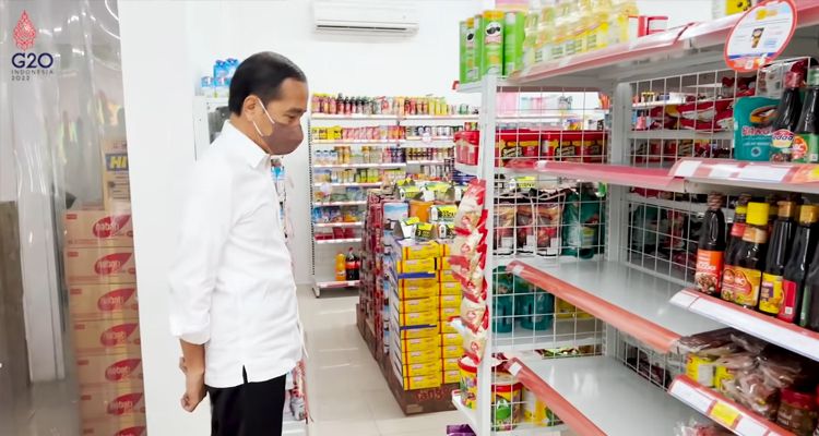 Presiden-Jokowi-Temukan-minyak-goreng-kemasan-kosong-di-rak-sebuah-super-market.jpg