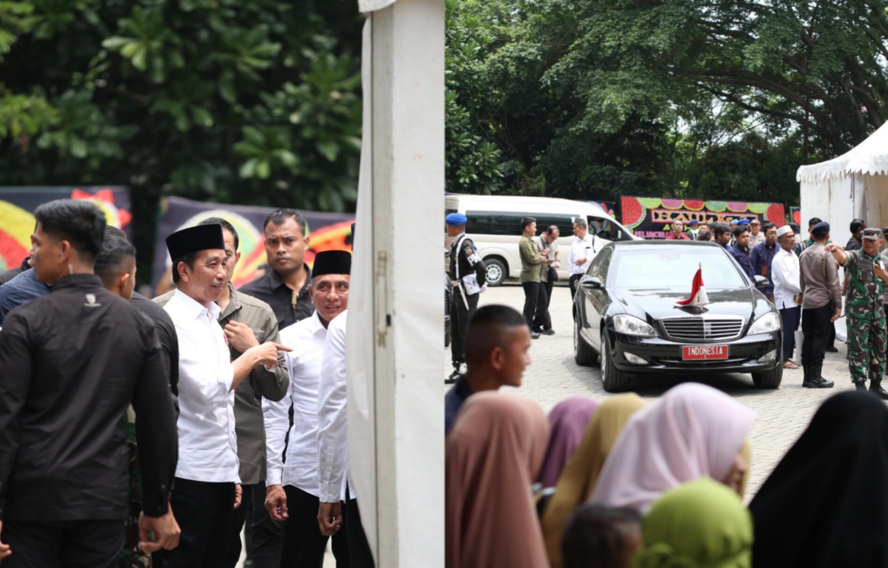 Presiden-Jokowi-saat-hendak-memasuki-Masjid-Al-Musannif.jpg