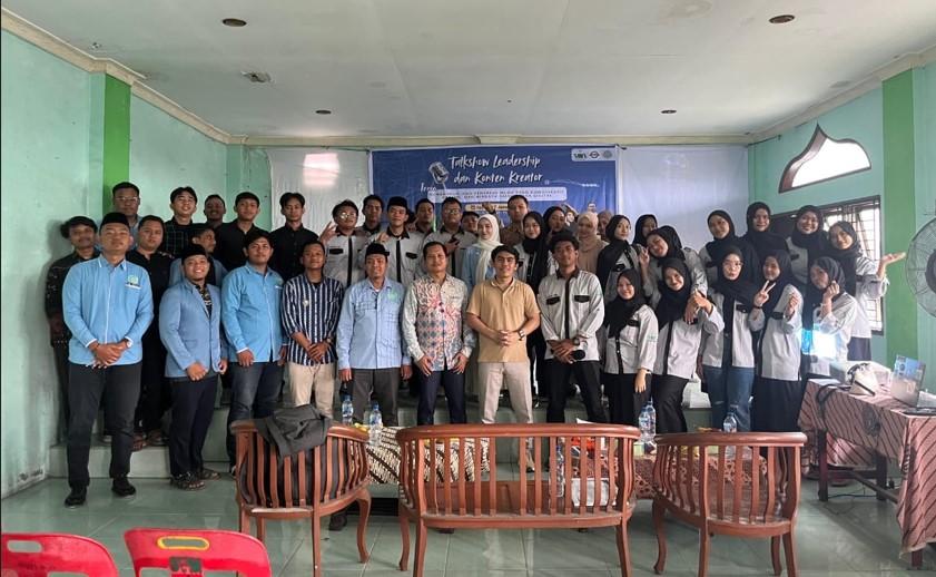 Puluhan-mahasiswa-dan-generasi-muda-mengikuti-talkshow-kepemimpinan.jpg