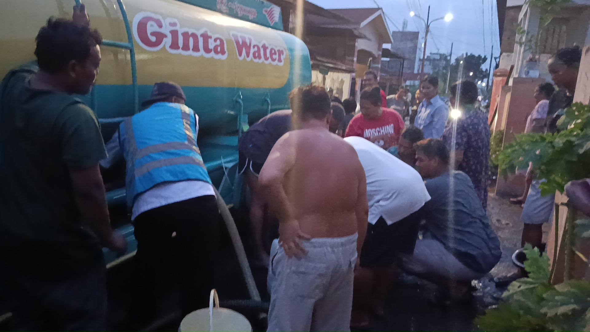 Puluhan-warga-di-Jalan-Sisingamangaraja-Gang.jpg