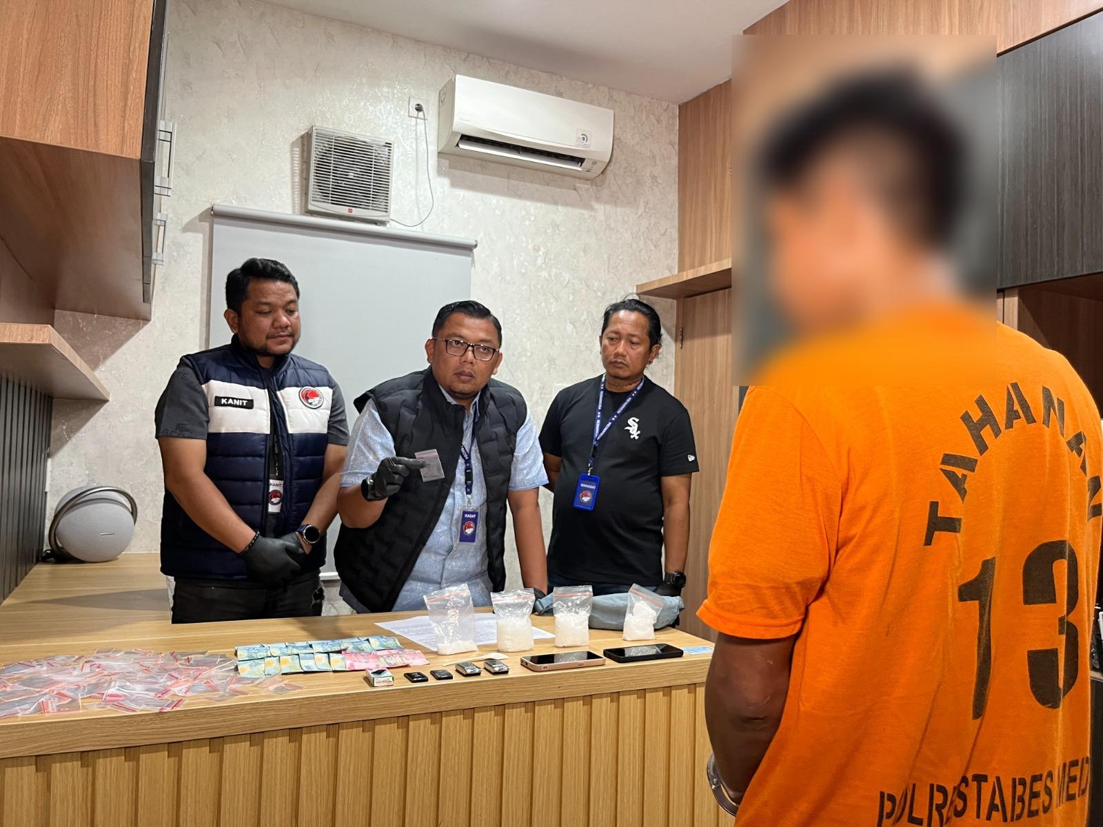 Satresnarkoba Polrestabes Medan Bekuk Residivis Pemasok Sabu ke Sarang Narkoba - Tribun-medan.com