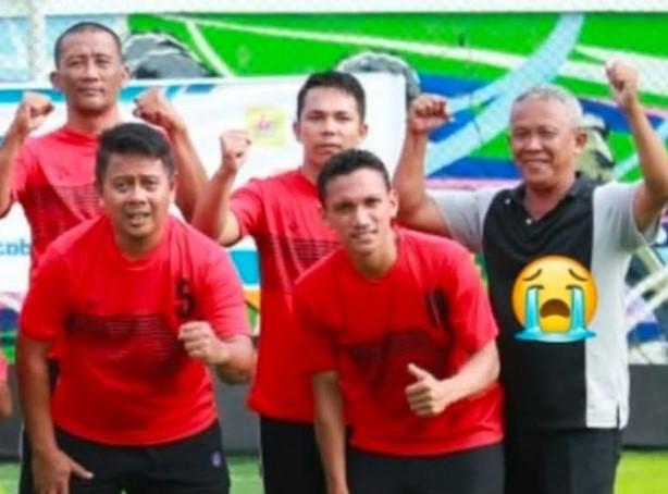 Rahim-Syah-kanan-pertama-saat-berfoto-dengan-kerabatnya.jpg
