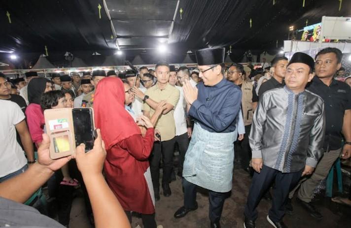 Ramadhan-Fair-2025-Wali-Kota-Medan-Rico-Tri-Putra-Bayu-Waas-bertemu-dan-apresiasi-pelaku-UMKM.jpg