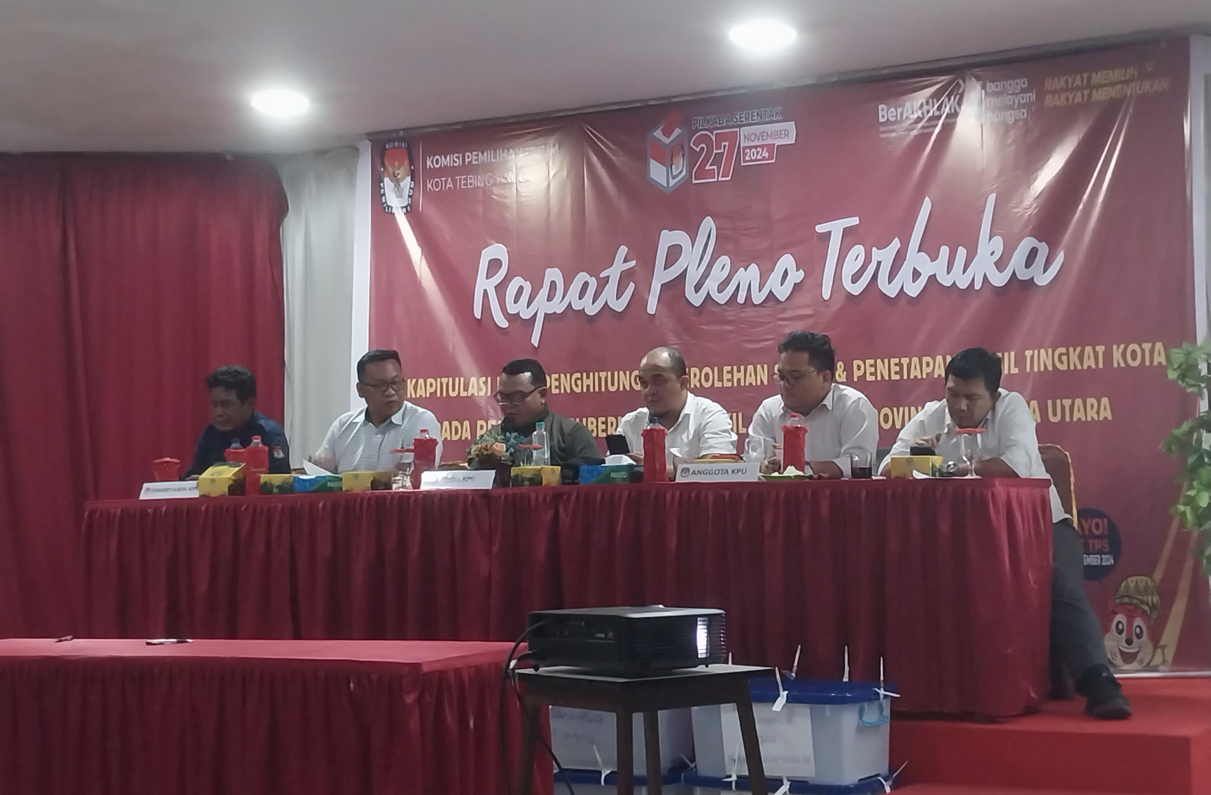 Rapat-Pleno-Terbuka-Rekapitulasi-Suara-di-Pilkada-Tebingtinggi-2024.jpg