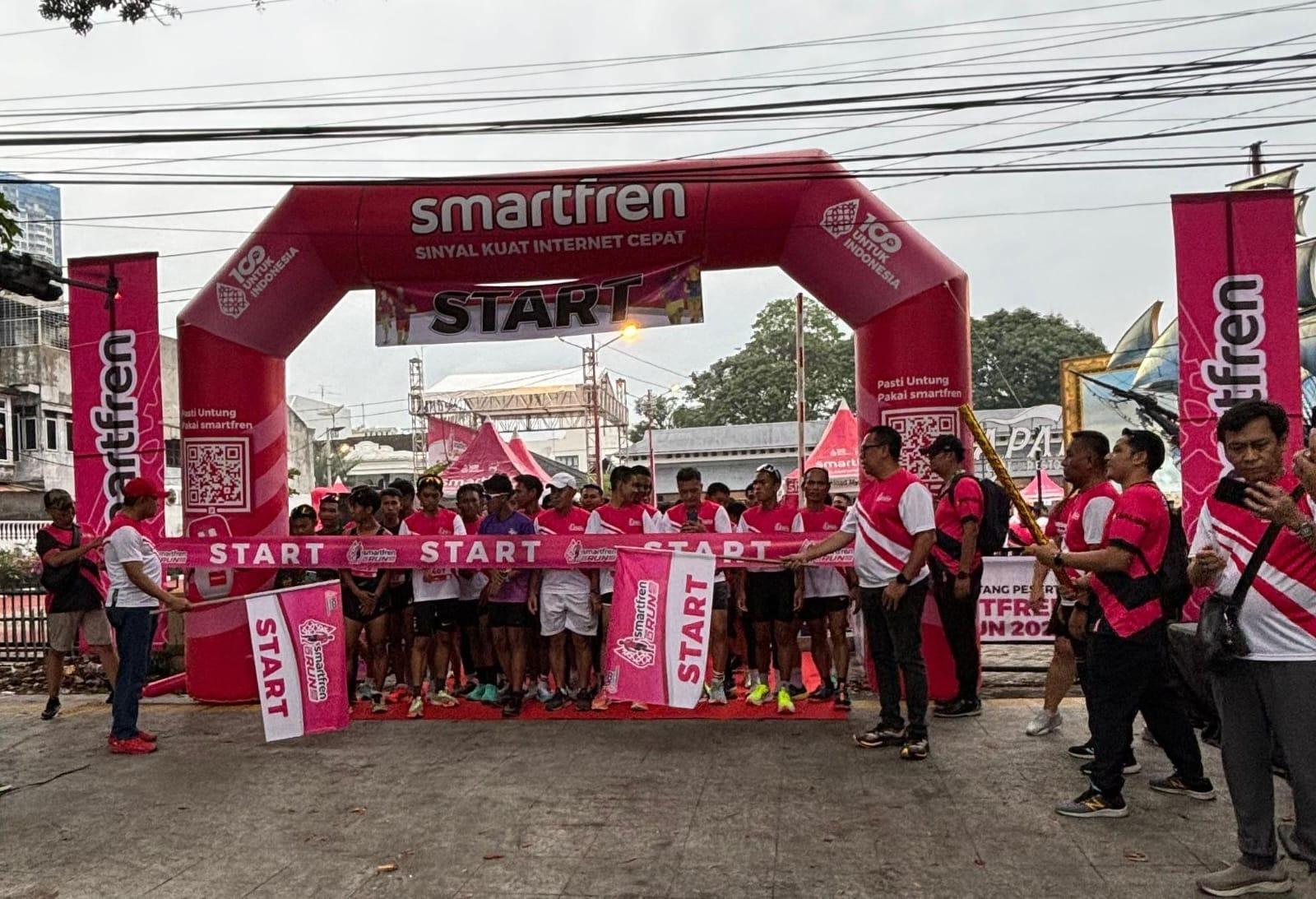 Ratusan-Warga-Medan-Ramaikan-Smartfren-Fun-Run-2024.jpg