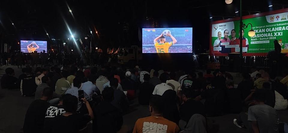 Ratusan-warga-Medan-mulai-Padati-Jalan-Imam-Bonjol-nobar-timnas.jpg